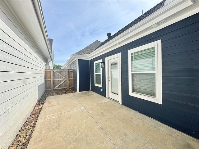 1013 NE Heights Lane, Bentonville, AR 72712