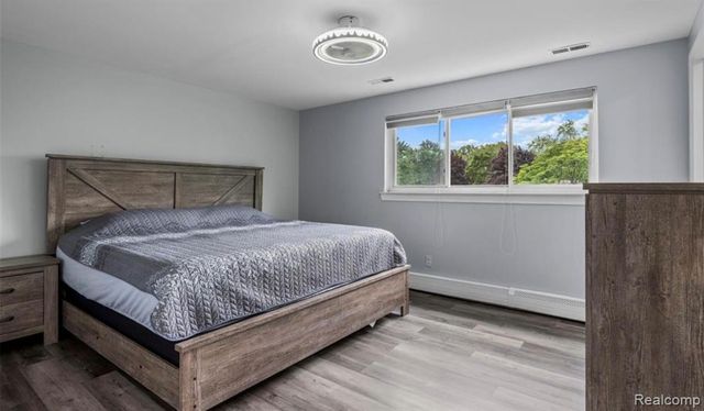 5590 Pembury, West Bloomfield, MI 48322