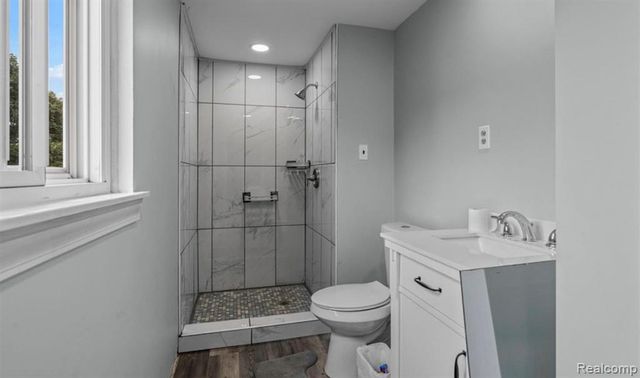 5590 Pembury, West Bloomfield, MI 48322