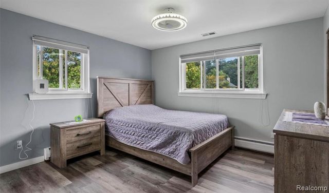 5590 Pembury, West Bloomfield, MI 48322