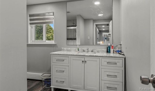 5590 Pembury, West Bloomfield, MI 48322