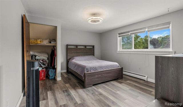 5590 Pembury, West Bloomfield, MI 48322