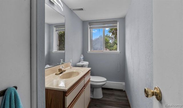 5590 Pembury, West Bloomfield, MI 48322