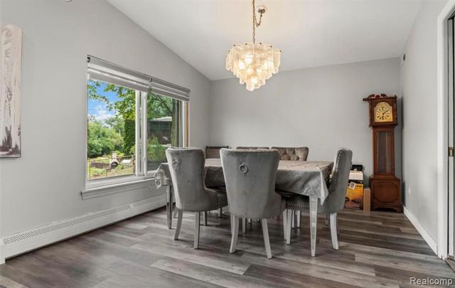 5590 Pembury, West Bloomfield, MI 48322