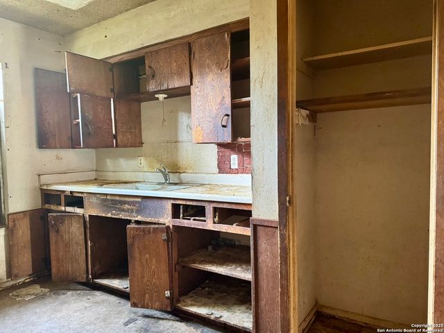 607 Dorie St, San Antonio, TX 78220