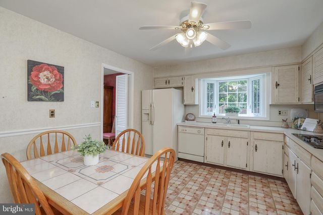 239 LOUISE DR, Morrisville, PA 19067