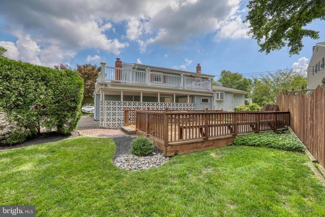 239 LOUISE DR, Morrisville, PA 19067