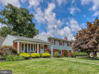 239 LOUISE DR, Morrisville, PA 19067