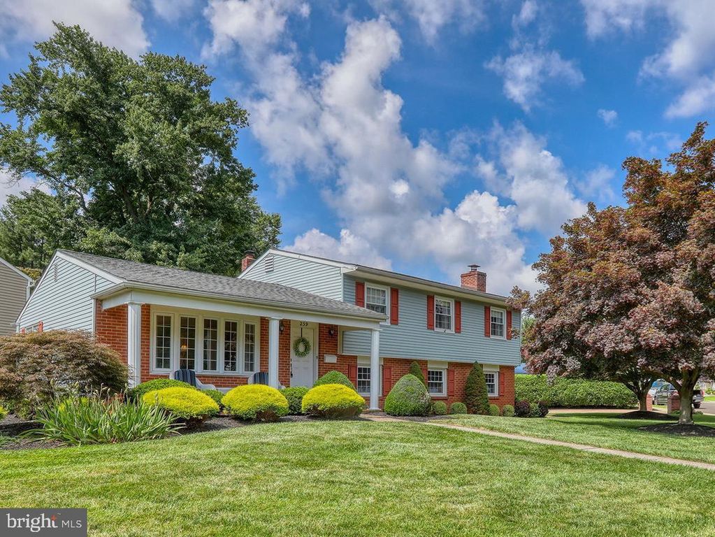 239 LOUISE DR, Morrisville, PA 19067