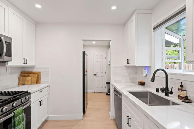 8 17th st, West Sacramento, CA 95691