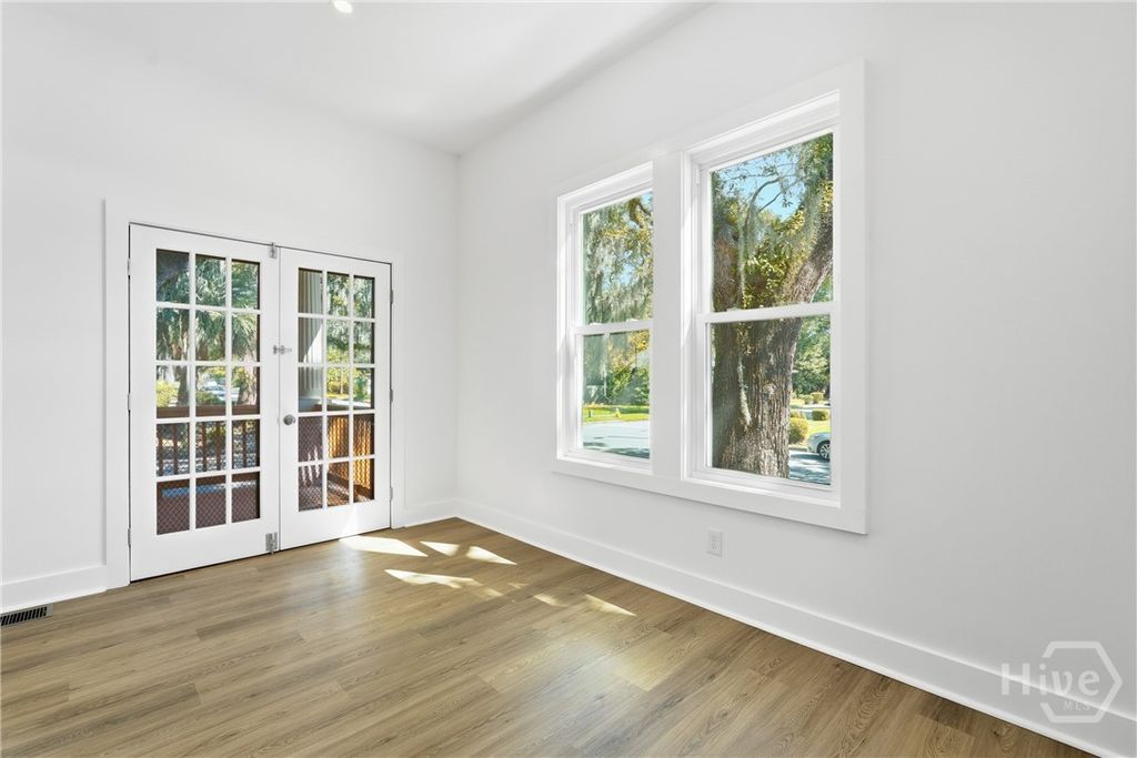 Image 10 of property listing at 101 W 51st Street, Savannah, GA 31405