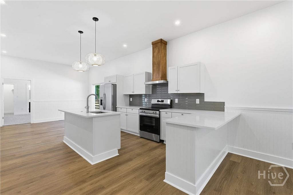 Image 17 of property listing at 101 W 51st Street, Savannah, GA 31405