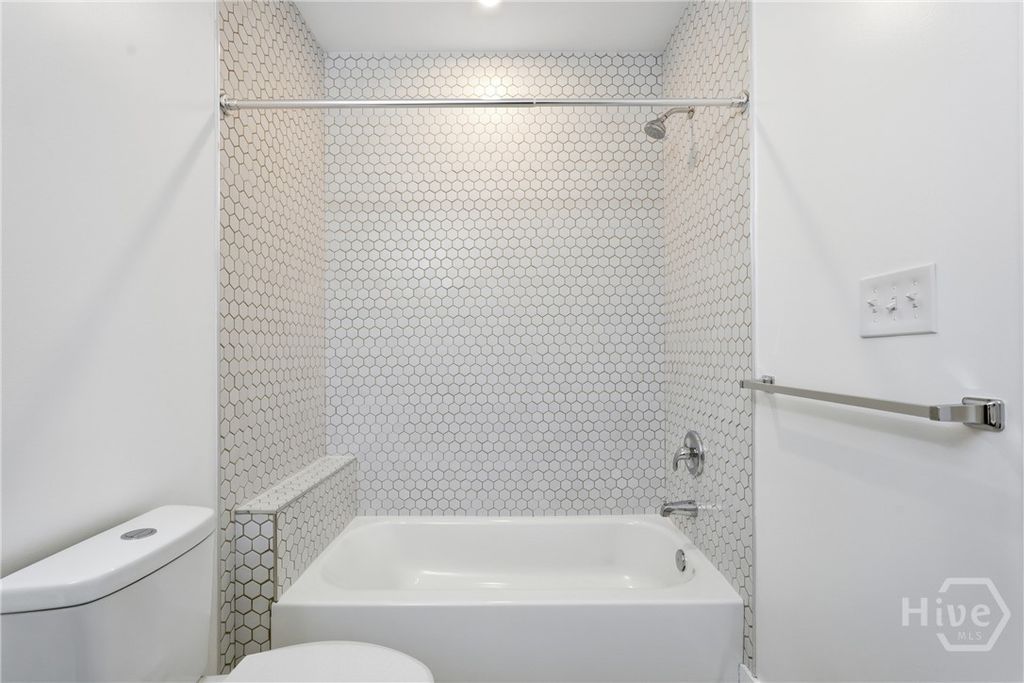 Image 28 of property listing at 101 W 51st Street, Savannah, GA 31405