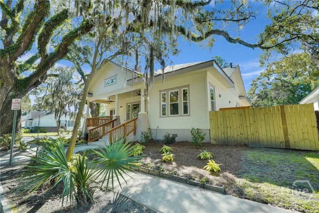 Image 3 of property listing at 101 W 51st Street, Savannah, GA 31405