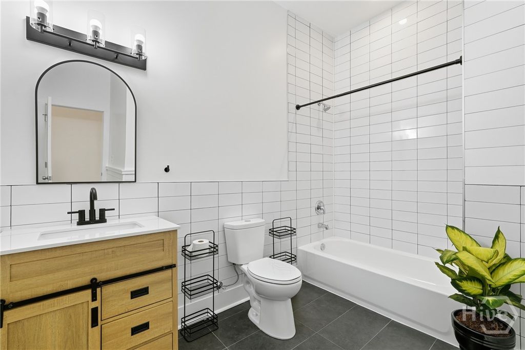 Image 32 of property listing at 101 W 51st Street, Savannah, GA 31405