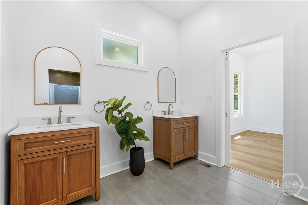 Image 40 of property listing at 101 W 51st Street, Savannah, GA 31405