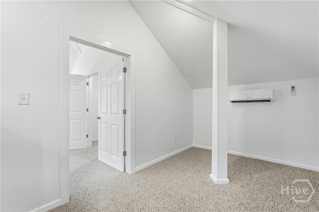 Image 46 of property listing at 101 W 51st Street, Savannah, GA 31405