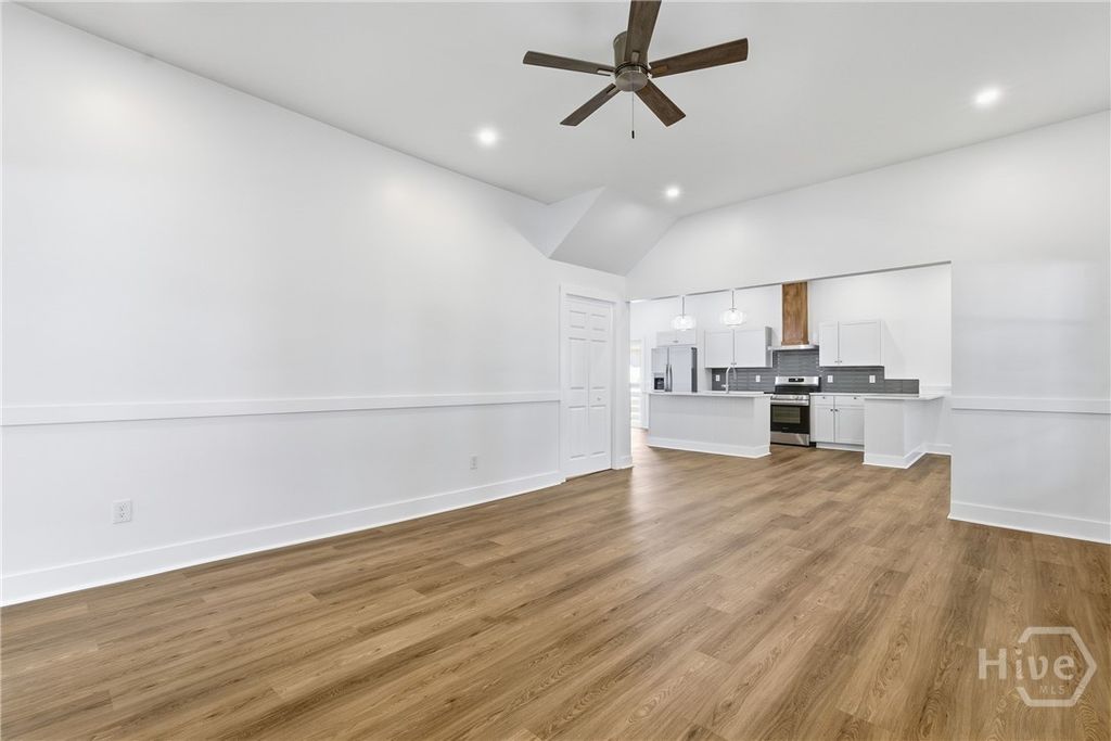 Image 8 of property listing at 101 W 51st Street, Savannah, GA 31405