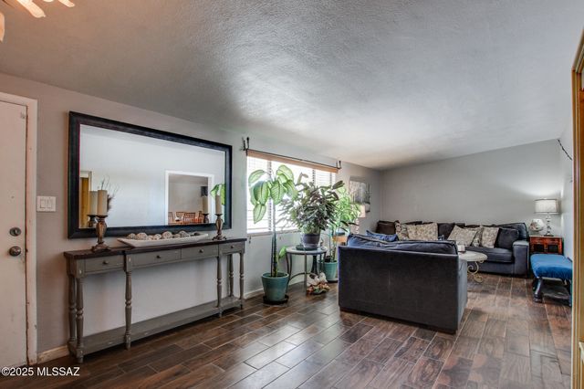 1341 E Bilby Road, Tucson, AZ 85706