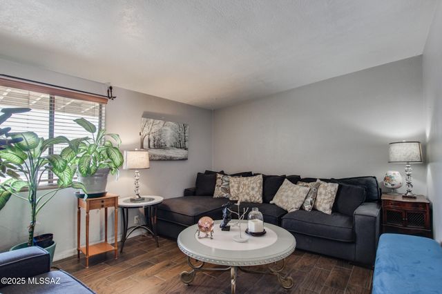 1341 E Bilby Road, Tucson, AZ 85706