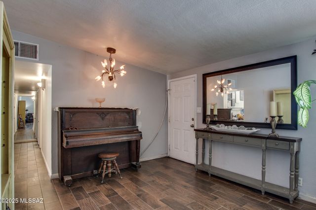 1341 E Bilby Road, Tucson, AZ 85706