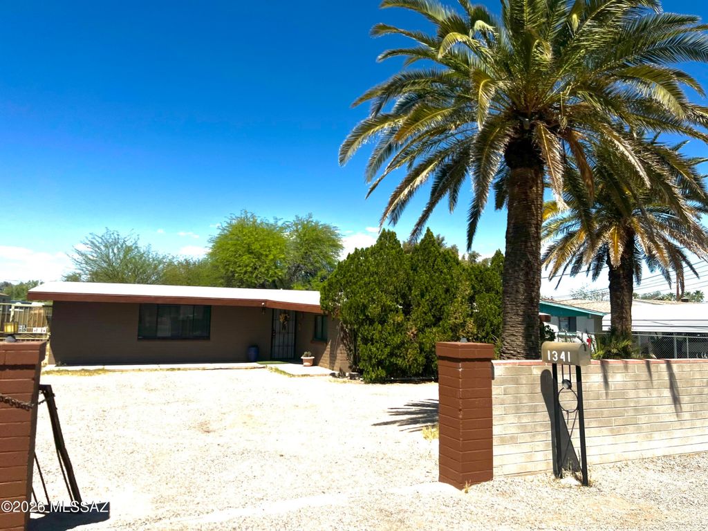 1341 E Bilby Road, Tucson, AZ 85706