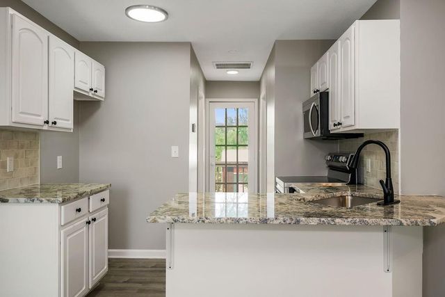 7910 E 233rd Street, Peculiar, MO 64078