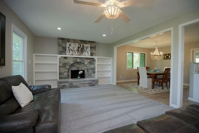 7910 E 233rd Street, Peculiar, MO 64078