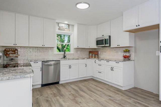7910 E 233rd Street, Peculiar, MO 64078