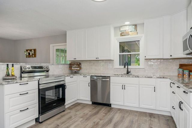 7910 E 233rd Street, Peculiar, MO 64078