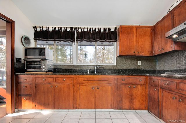 12 Deer Path Road, Tuxedo Park, NY 10987