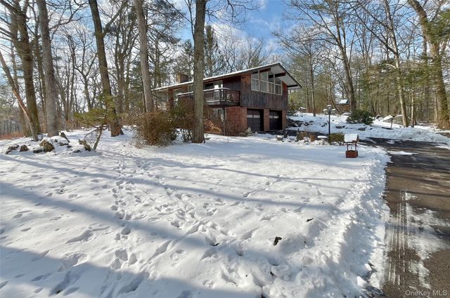 12 Deer Path Road, Tuxedo Park, NY 10987