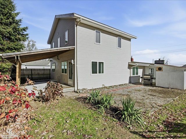 2226 River Rd Road, Marysville, MI 48040