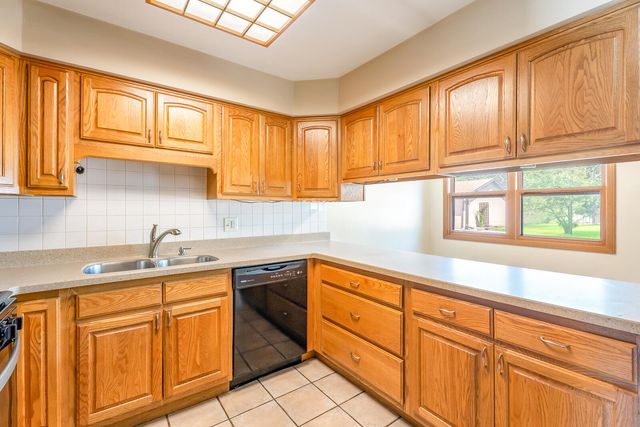 932 Jordan Circle, Schererville, IN 46375