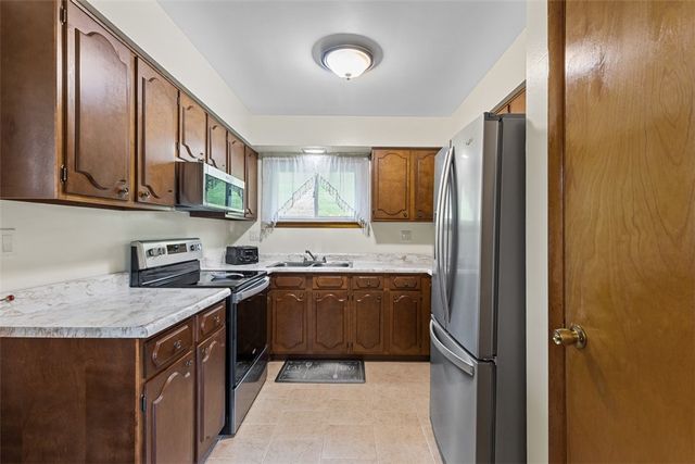 804 Redwood Drive, Cecil, PA 15057