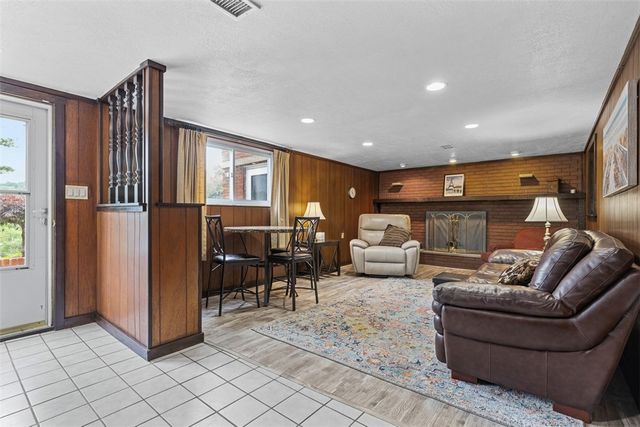 804 Redwood Drive, Cecil, PA 15057