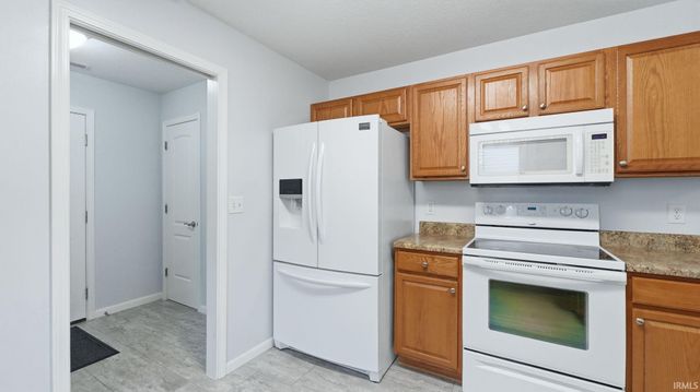 7616 Bowlander Way, Fort Wayne, IN 46835