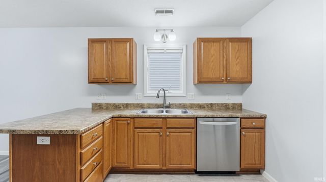 7616 Bowlander Way, Fort Wayne, IN 46835