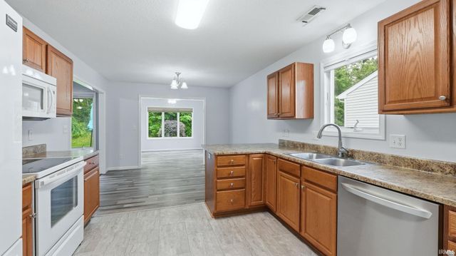 7616 Bowlander Way, Fort Wayne, IN 46835