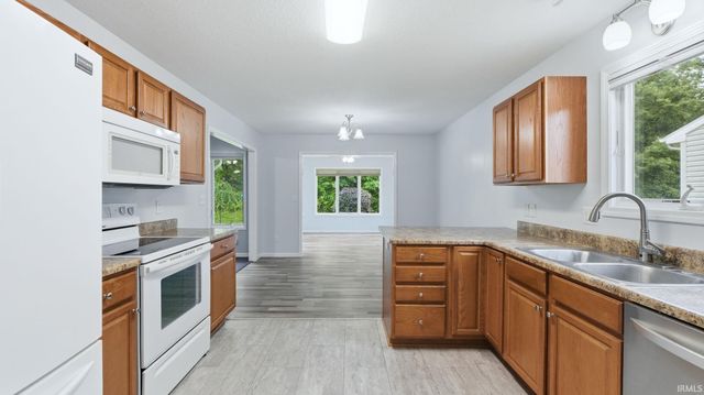 7616 Bowlander Way, Fort Wayne, IN 46835