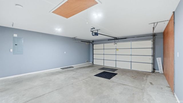 7616 Bowlander Way, Fort Wayne, IN 46835