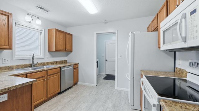 7616 Bowlander Way, Fort Wayne, IN 46835