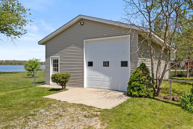 11334 E Shore Drive, Delton, MI 49046