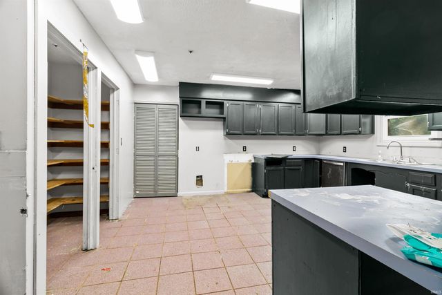1703 S LAUREL Drive, Marion, IN 46953