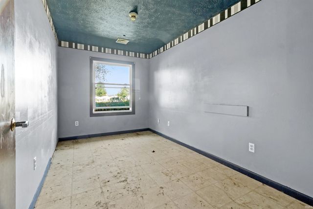 1703 S LAUREL Drive, Marion, IN 46953