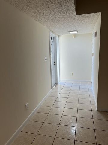 2277 Nova Village Dr, Davie, FL 33317