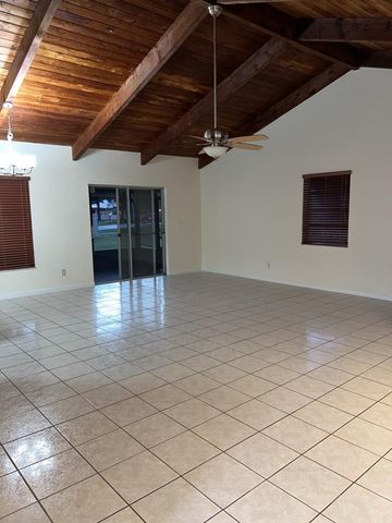 2277 Nova Village Dr, Davie, FL 33317