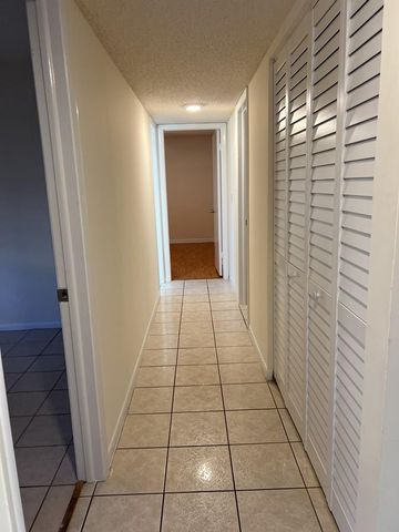 2277 Nova Village Dr, Davie, FL 33317