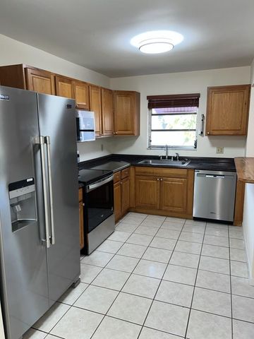 2277 Nova Village Dr, Davie, FL 33317