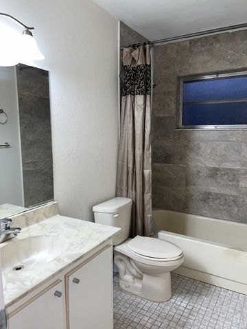 2277 Nova Village Dr, Davie, FL 33317